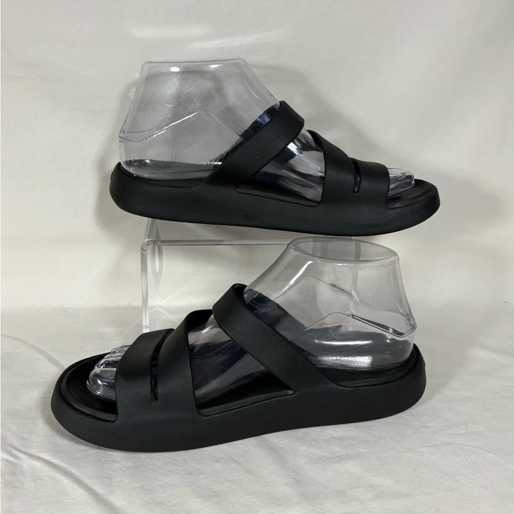 CROCS Getaway Black Sandals - Women's Size 7 - Picture 2 of 11